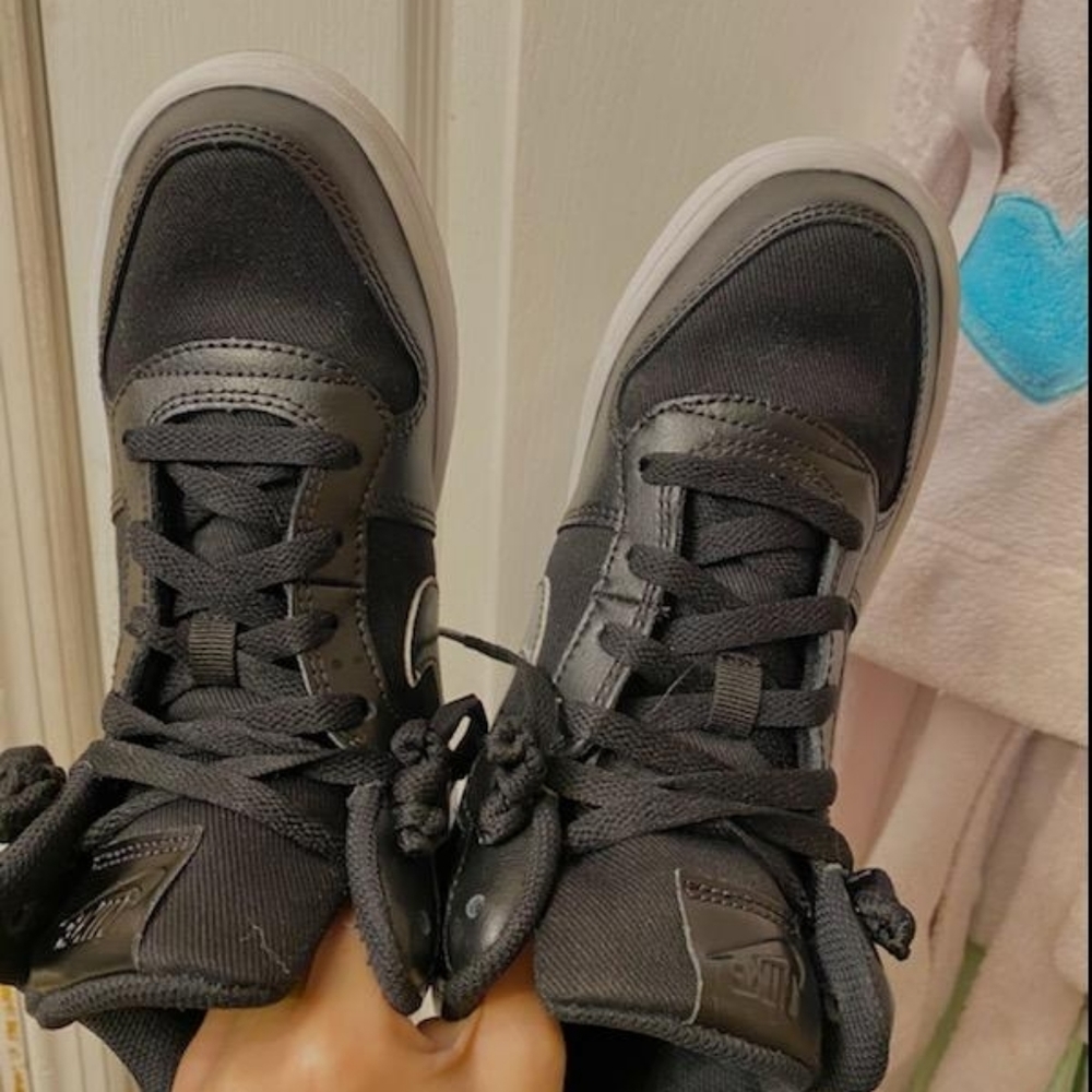NIKE High Top Tennis Shoes